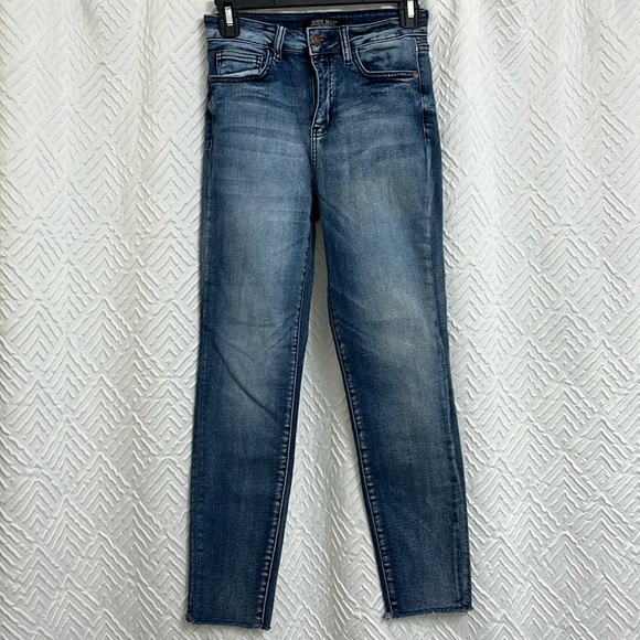 Judy Blue Denim - Judy Blue Relaxed Fit Frayed Hem Skinny Jeans Size 1 / 25